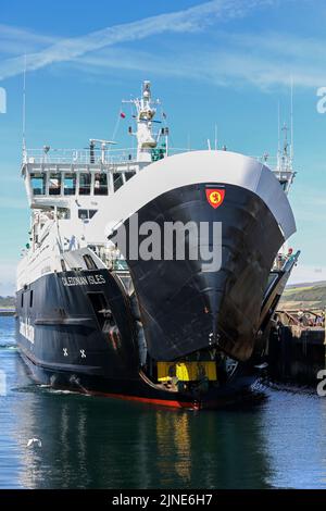 Traghetto per Caledonian MacBrayne, Isole Caledonian, in partenza dall'isola di Arran, attraverso il Firth of Clyde e in avvicinamento al porto di Ardrossan, Ayrshire, Foto Stock