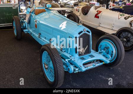 Patrick Blakeney-Edwards '1933 Alfa Romeo 8C 2300 Monza Varzi Trophy entrante nel paddock al Goodwood 79th Members Meeting, Sussex, UK. Foto Stock