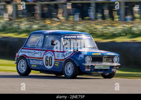 1978 Swiftune Mini 1275 GT con il pilota Andrew Jordan durante la gara del Trofeo Gerry Marshall al Goodwood 79th Members Meeting, Sussex, UK. Foto Stock