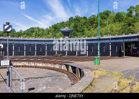 Editoriale: BOCHUM, RENANIA SETTENTRIONALE-VESTFALIA, GERMANIA, 12 GIUGNO 2022 - Casa rotonda del treno con giradischi. Il segno indica che non è possibile accedere Foto Stock