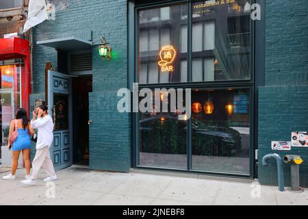 YE's Apothecary 夜鶯, 119 Orchard St, New York, foto del negozio di New York di una sala cocktail e di un ristorante cinese nel Lower East Side di Manhattan. Foto Stock