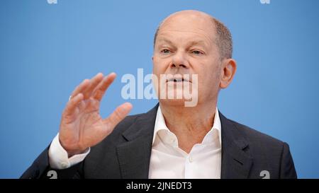 Berlino, Germania. 11th ago, 2022. Il Cancelliere OLAF Scholz (DOCUP) parla di questioni di politica interna ed estera alla Conferenza stampa federale durante la conferenza stampa estiva. Credit: Kay Nietfeld/dpa/Alamy Live News Foto Stock