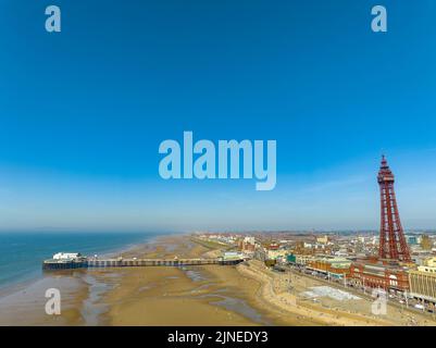 Blackppol Tower, Observation Deck , Top Down, drone aereo , visto dall'aria, Birds Eye View Foto Stock