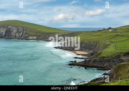 Costa rocciosa da Slea Head Drive, Dingle Peninsula, Co. Kerry, Irlanda Foto Stock