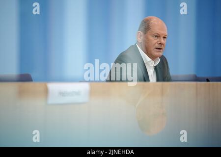 Berlino, Germania. 11th ago, 2022. Il Cancelliere OLAF Scholz (DOCUP) parla di questioni di politica interna ed estera alla Conferenza stampa federale durante la conferenza stampa estiva. Credit: Kay Nietfeld/dpa/Alamy Live News Foto Stock