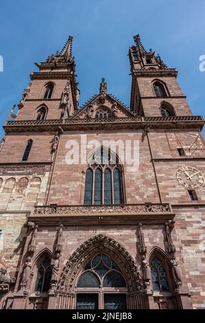 Facciata ovest di Basilea Minster Foto Stock