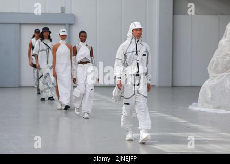 Copenaghen, Copenaghen, Danimarca. 10th ago, 2022. Sfilata di moda ISO. Il marchio Poetism dalla Danimarca alla settimana della moda di Copenhagen che si svolge dal 9 al 12 agosto 2022 a Copenhagen (Credit Image: © Marina Takimoto/ZUMA Press Wire) Foto Stock