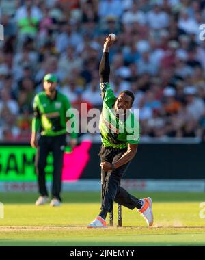 Chris Jordan bowling per Southern Brave nel cento contro Birmingham Phoenix Foto Stock