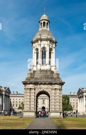 Campanile al Trinity College, Dublino, Irlanda Foto Stock