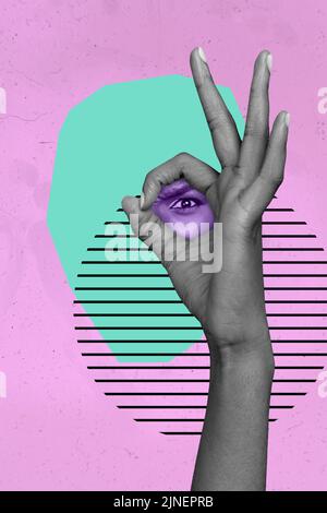 Immagine collage verticale del braccio umano nero bianco dita gamma dimostrare Okey simbolo occhio guardare isolato su sfondo dipinto Foto Stock