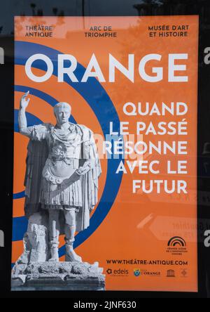 affissioni per promuovere il turismo nella città francese di Orange, nel sud della Francia Foto Stock