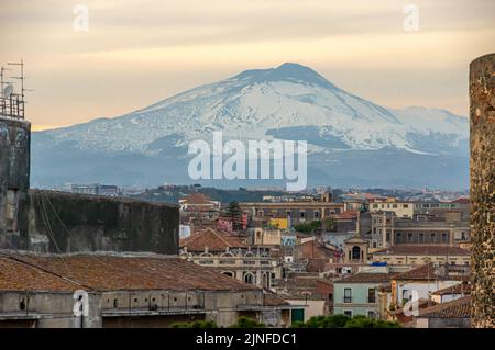 Una città di Catania dal castello di Ursino, Italia, Sicilia destinazione di viaggio Foto Stock