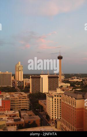 Lo skyline di San Antonio, Texas, dal Drury Plaza Inn Foto Stock