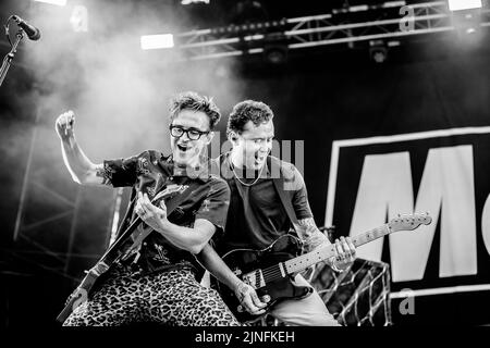 Tom Fletcher, Danny Jones, Dougie Poynter e Harry Judd di McFly hanno suonato al Carfest North a Cheshire il 23rd luglio 2022. Foto Stock