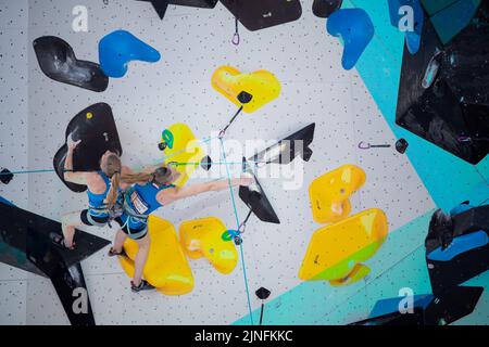 Monaco, Germania. 11th ago, 2022. Monaco di Baviera, 11th 2022 agosto: Foto a più riprese di Lynn Van Der Meer (NED) in azione durante le qualifiche delle donne leader dell'arrampicata sportiva a Koenigsplatz ai Campionati europei di Monaco 2022 a Monaco di Baviera, Germania. NOTA: È stata eseguita un'esposizione multipla nella fotocamera. (Liam Asman/SPP) Credit: SPP Sport Press Photo. /Alamy Live News Foto Stock