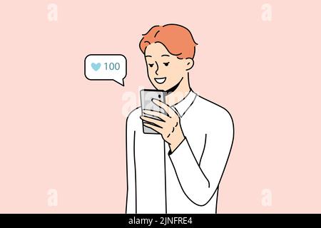 Sorridente giovane uomo utilizzando il cellulare raccogliere mi piace sui social media. Felice maschio guardare lo schermo del telefono cellulare ottenere il riconoscimento dagli abbonati. Illustrazione vettoriale. Illustrazione Vettoriale