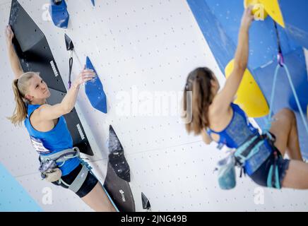 MUNCHEN - Lynn van der Meer in azione durante la prima giornata del Campionato Multi-europeo durante la guida (o la guida) di una parte dello sport climbing (f). La città tedesca di Monaco ospiterà nel 2022 un campionato europeo combinato di vari sport. ANP ROBIN VAN LONKHUIJSEN Foto Stock
