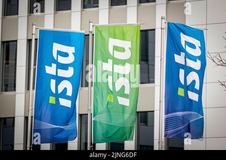 Pasto, Germania. 04th Feb, 2022. Bandiere della società ista presso la loro sede di Essen, 4th febbraio 2022. Credit: dpa/Alamy Live News Foto Stock