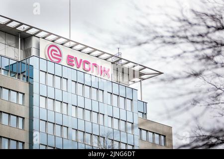 Pasto, Germania. 04th Feb, 2022. Un cartello della società evonik presso la sede centrale di Essen, 4th febbraio 2022. Credit: dpa/Alamy Live News Foto Stock