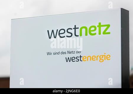 Pasto, Germania. 04th Feb, 2022. Lettere della società Westnetz presso una filiale di Essen, 4th febbraio 2022. Credit: dpa/Alamy Live News Foto Stock