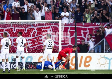 ENSCHEDE - Robin Propper del FC Twente segna 1-1 punti durante la terza partita di qualificazione della UEFA Conference League tra FC Twente e FK Cukaricki allo Stadio De Grolsch veste il 11 agosto 2022 a Enschede, Paesi Bassi. ANP VINCENT JANNINK Foto Stock