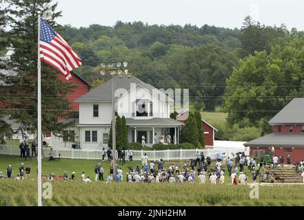 Dyersville, Stati Uniti. 11th ago, 2022. I Chicago Cubs visitano il film Field of Dreams ambientato prima del MLB Field of Dreams Game contro i Cincinnati Reds a Dyersville, Iowa, giovedì 11 agosto 2022. Foto di Mark Black/UPI Credit: UPI/Alamy Live News Foto Stock