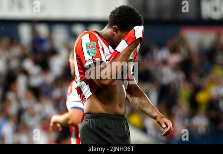 Il Rhian Brewster di Sheffield United sembra sconcertato dopo il fischio finale della Carabao Cup, primo turno di incontro presso gli Hawthorns, West Bromwich. Data immagine: Giovedì 11 agosto 2022. Foto Stock