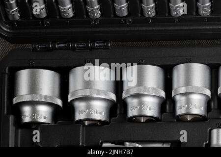 Set di utensili per cacciaviti Set di teste e ugelli. Vista ravvicinata. Foto Stock