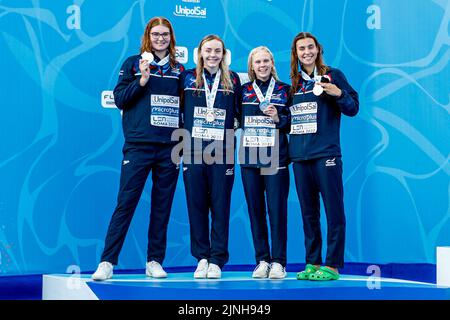 ROMA, ITALIA - 11 AGOSTO: Freya Colbert, Lucy Hope, medi Harris, Freya Anderson del Regno Unito vincitore della medaglia d'argento durante la 4x 200m Freestyle Women Final all'European Aquatics Roma 2022 allo Stadio del Nuoto il 11 agosto 2022 a Roma (Foto di Nikola Krstic/Orange Pictures) Foto Stock