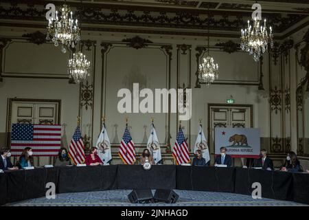 San Francisco, Stati Uniti. 11th ago, 2022. Il Vice Presidente DEGLI STATI UNITI Kamala Harris parla nel corso di un incontro con i legislatori e i sostenitori dello Stato per discutere l'assistenza sanitaria riproduttiva a San Francisco, California, giovedì 11 agosto 2022. Harris questo mese ha detto che un voto in Kansas ha dimostrato che la maggioranza degli americani è d’accordo con i democratici sulla protezione dell’accesso all’aborto mentre l’amministrazione ha messo in discussione la questione prima dei midterms di novembre. Foto di David Paul Morris/UPI Credit: UPI/Alamy Live News Foto Stock