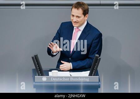 Berlino, Germania. 17th Mar, 2022. Manuel Hoeferlin, MDB, FDP, parla nel Bundestag. Berlino, 17 marzo 2022 Credit: dpa/Alamy Live News Foto Stock