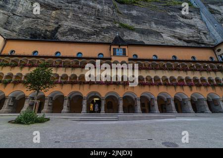 Il Salzburg Spielzeugmuseum (Museo dei giocattoli) e Bürgerspital (Admonter Hof) a Salisburgo, Austria Foto Stock