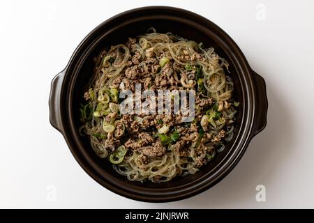 Bulgogi in stile Seoul su sfondo bianco Foto Stock