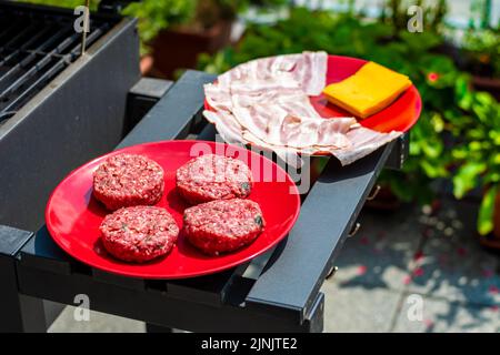 Griglia sporchi di un barbecue Foto stock - Alamy