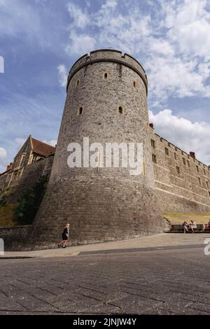 Windsor, Regno Unito - Agosto 2022: Curfew Tower, Castello di Windsor Foto Stock