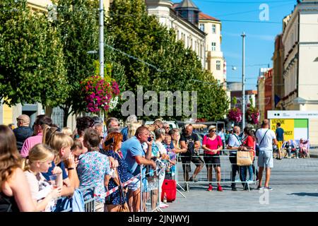 Brno, Repubblica Ceca - 10,9.2021: La gente sta visitando la cerimonia della promessa della polizia nella piazza principale di Brno (Namesti Svobody) Foto Stock