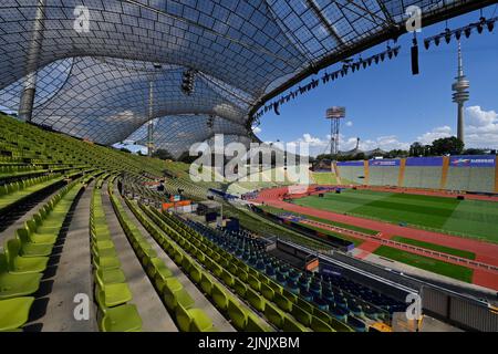 Monaco, Germania. 12th ago, 2022. Lo stadio Olympiastadion di Monaco, sede di numerosi eventi del Campionato europeo di Monaco 2022, a Monaco, in Germania, è raffigurato venerdì 12 agosto 2022. La seconda edizione dei Campionati europei si svolge dal 11 al 22 agosto e prevede nove sport. FOTO DI BELGA ERIC LALMAND Credit: Belga News Agency/Alamy Live News Foto Stock