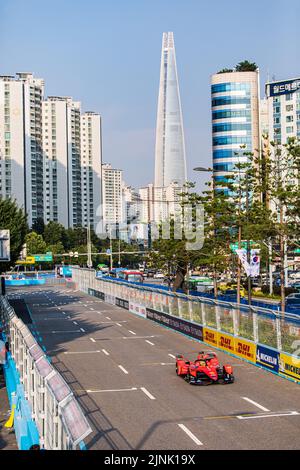 Seul, Corea del Sud - 12/08/2022, 30 ROWLAND Oliver (gbr), Mahindra Racing, Mahindra M7Electro 2021-22, azione durante l'ePrix di Seul 2022, 10th° appuntamento del Campionato Mondiale ABB FIA Formula e, sul circuito di Seul Street dal 12 al 14 agosto, a Seul, Corea del Sud - Foto: Bastien Roux /DPPI/LiveMedia Foto Stock