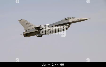 USAF F-16 Fighting Falcon con partenza dal Royal International Air Tattoo Foto Stock