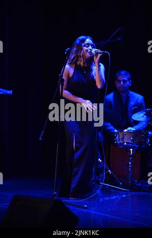 Miami, Florida, Stati Uniti. 11th ago, 2022. Nicolle Horbath, vincitore del premio Carlos Vives 2018, si esibisce sul palco durante i premi della Latin Grammy Cultural Foundation presso il campus Wolfson del Miami Dade College il 11 agosto 2022 a Miami, Florida. Credit: Mpi10/Media Punch/Alamy Live News Foto Stock