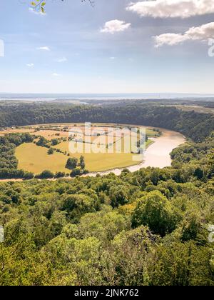 Foto scattata dal punto panoramico Eagle's Nest che si affaccia sulla Wye Valley nel Monmouthshire nel Galles del Sud Foto Stock