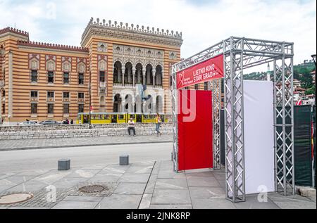 Il cinema all'aperto Stari Grad è preparato per Sarajevo film Festival 2022 Foto Stock