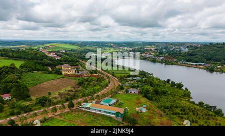 29 luglio 2022: Scena centrale del distretto di Dak MIL, provincia di Dak Nong, Vietnam Foto Stock