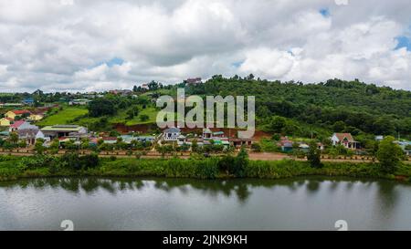 29 luglio 2022: Scena centrale del distretto di Dak MIL, provincia di Dak Nong, Vietnam Foto Stock