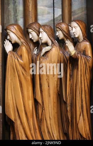 Religieuses priano dans un Cloître. Eglise Saint-Clodoald. Saint-Cloud. Haut-de-Seine. Ile-de-France. Francia. Europa. Foto Stock