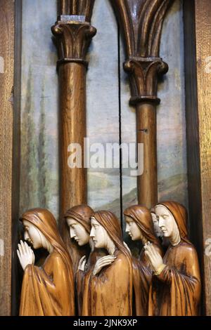 Religieuses priant. Eglise Saint-Clodoald. Saint-Cloud. Haut-de-Seine. Ile-de-France. Francia. Europa. Foto Stock