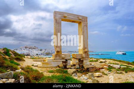 Porta al Tempio di Apollo, Antica Portara, Isola di Naxos la Chora, Città Vecchia di Naxos, capitale Cicladi Isola, Grecia, Europa Mar Egeo, Mediterraneo Foto Stock