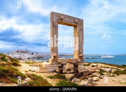 Porta al Tempio di Apollo, Antica Portara, Isola di Naxos la Chora, Città Vecchia di Naxos, capitale Cicladi Isola, Grecia, Europa Mar Egeo, Mediterraneo Foto Stock