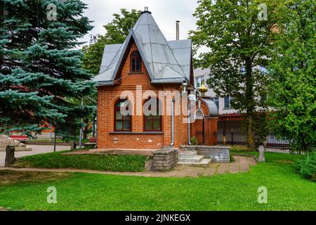 Piccola casa nel parco pubblico di Narva Estonia. Foto Stock