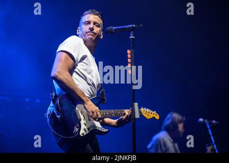 Forte dei Marmi, Italia. 11th ago, 2022. Francesco Gabbani si esibisce sul palco del Festival di Villa Bertelli a Forte dei Marmi, Lucca, il 11 agosto 2022. (Foto di Stefano dalle Luche/Pacific Press/Sipa USA) Credit: Sipa USA/Alamy Live News Foto Stock